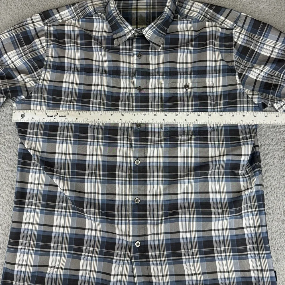 KUHL Men's Large Blue Plaid Short Sleeve Button Up Shirt Outdoor‎ Pockets
